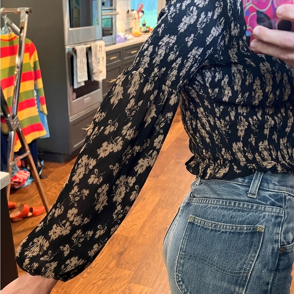 Grade & Gather ruched blouse with bell sleeve size S EUC - Picture 5 of 6